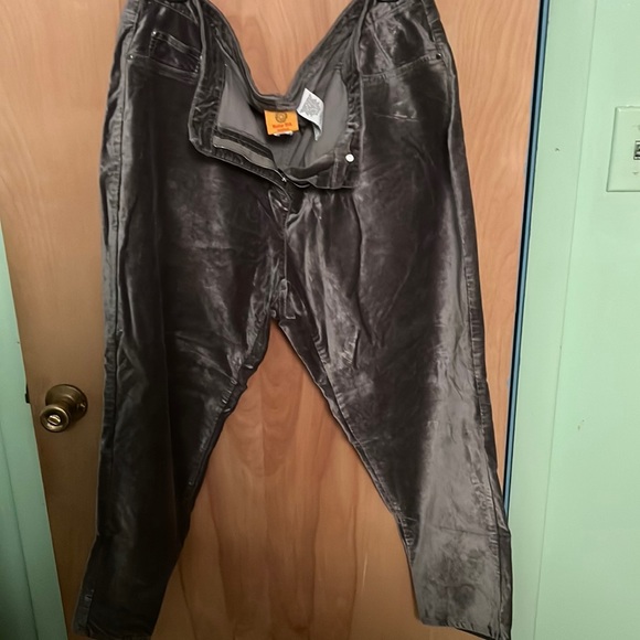 Ruby Rd. Pants - Womens high rise gray velvet jeans short
